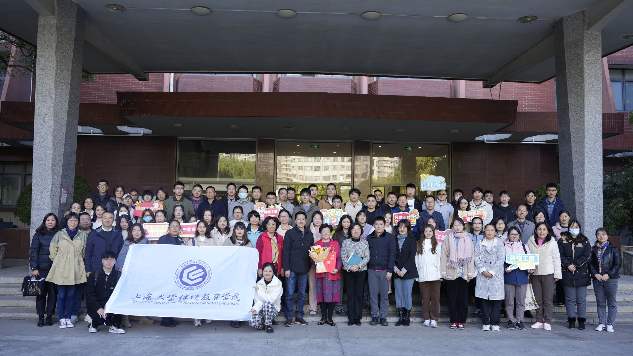 陆美红劳模课堂全体师生合影.JPG 陆美红劳模课堂全体师生合影.JPG